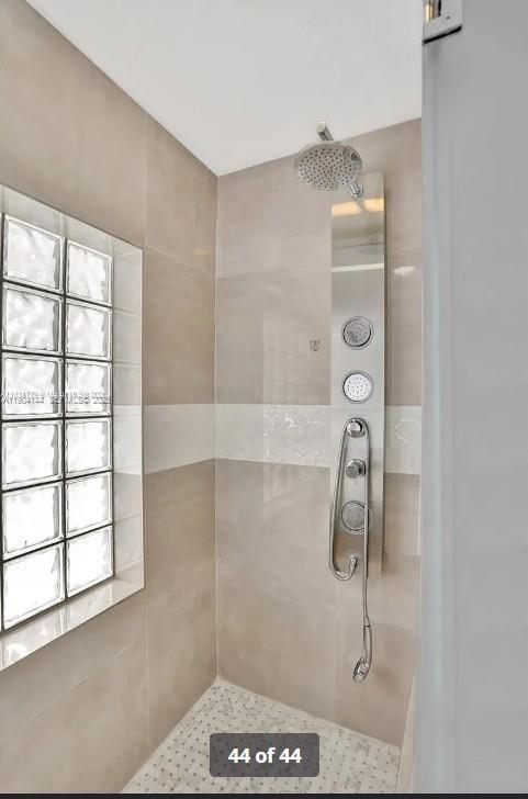 Building Photo - 2321 SE 15th St