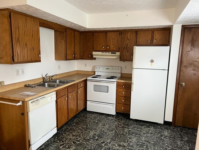 Building Photo - 729 Brunot St