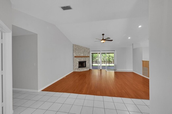 Building Photo - 1800 Primrose Ln