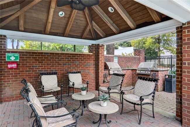 Building Photo - 11 Perimeter Center E