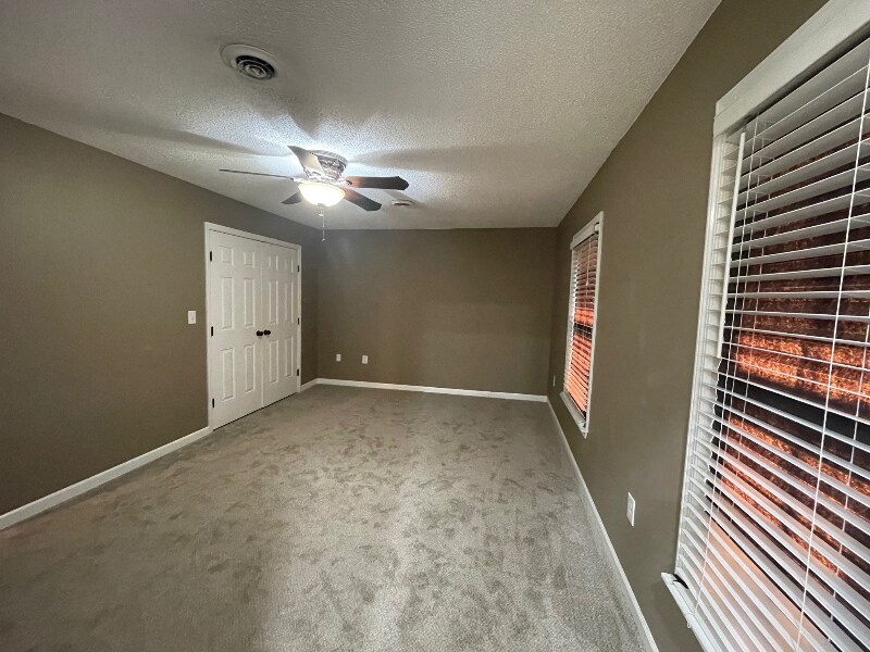 Building Photo - 103 Rocky Dr