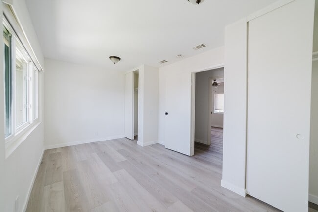 Building Photo - 4154 Baycliff Way