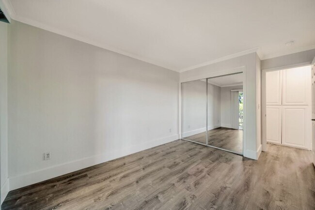 Building Photo - Wonderful Home with a Boat Slip and a Comm...