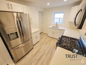 Building Photo - 3 Bedroom House in Germantown