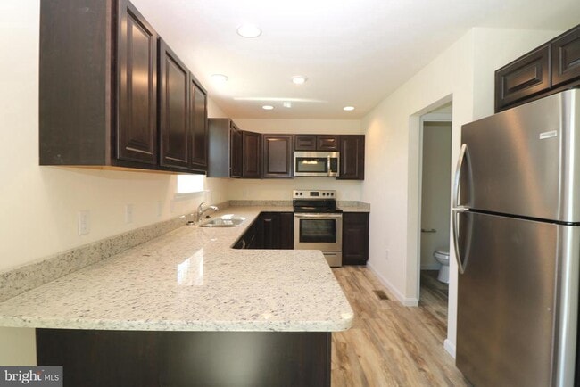 Building Photo - 72 Filbert Dr