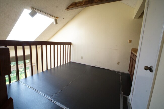 Building Photo - 8587 Sands Point Dr