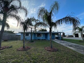 Building Photo - MOVE IN SPECIAL- Nice 2/1 Home w/ Fenced Yard in St Cloud