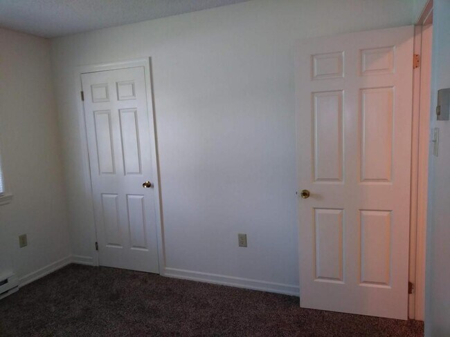 Building Photo - 480 E 5th Ave