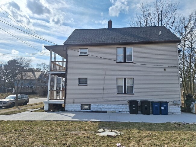 Building Photo - 12613 Parkhill Ave