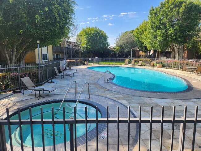 Pool 2/Hot Tub - 23300 Marigold Ave
