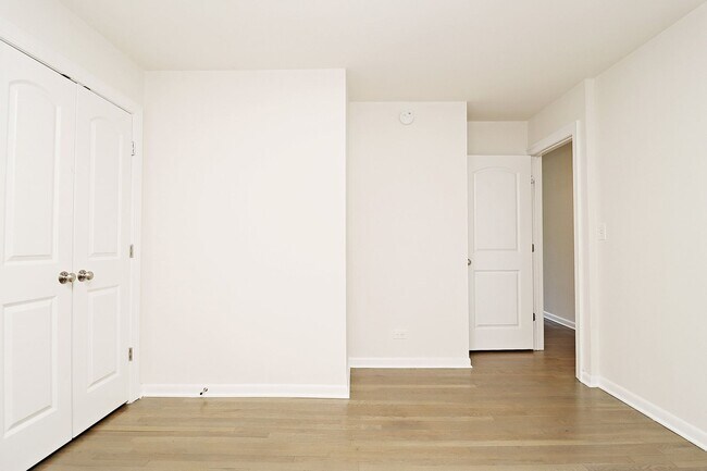 Building Photo - Updated Dog-Friendly Apartment With Ting Internet