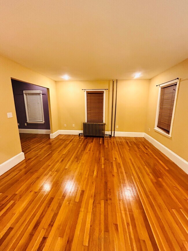 Building Photo - 23 Holmfield Ave