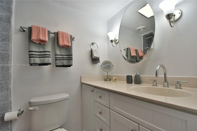 Building Photo - 250 SE Park St