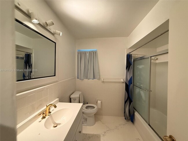 Building Photo - 1104 N 17th Ct