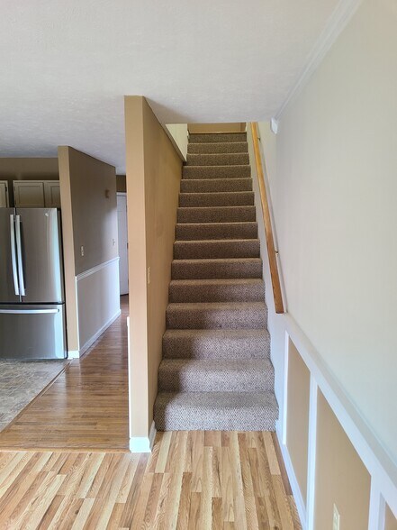 Building Photo - 1528 Old Oak Ln