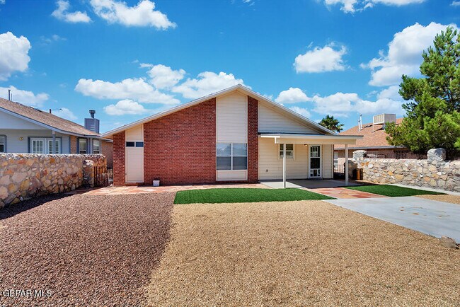 Building Photo - 1417 Plaza Verde Dr