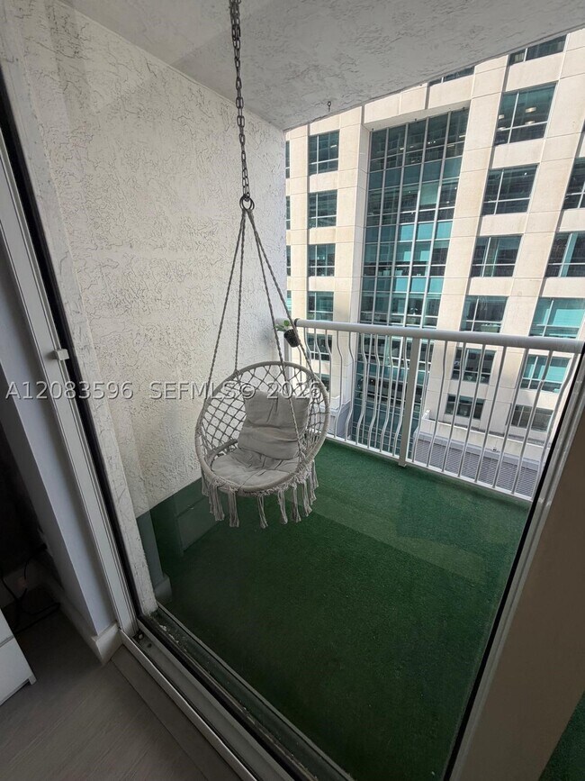 Building Photo - 1200 Brickell Bay Dr