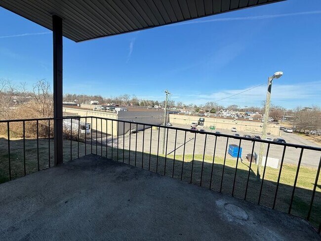 Building Photo - 2 Bedroom Unit was recently renovated. Live walking distance from the downtown square or steps fr...