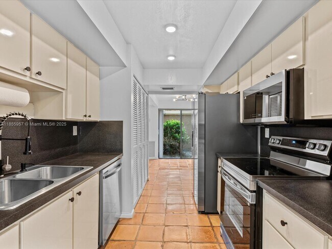Building Photo - 203 Bonnie Brae Way