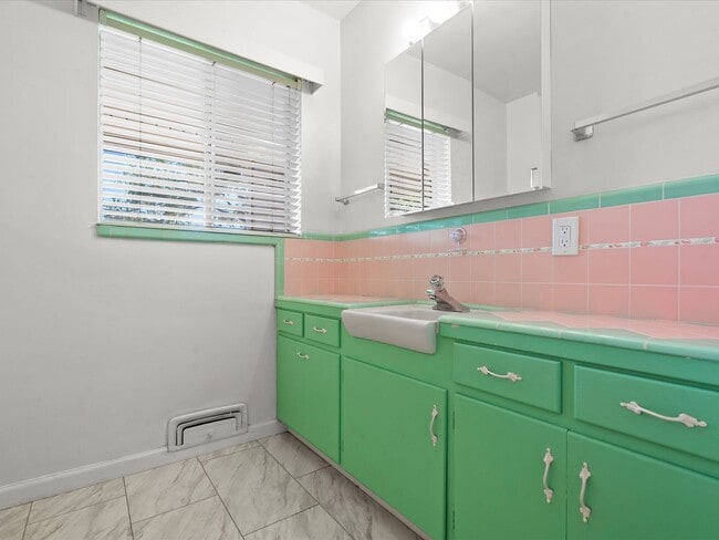 Building Photo - Perfect Remodeled Home in the Heart of Reno