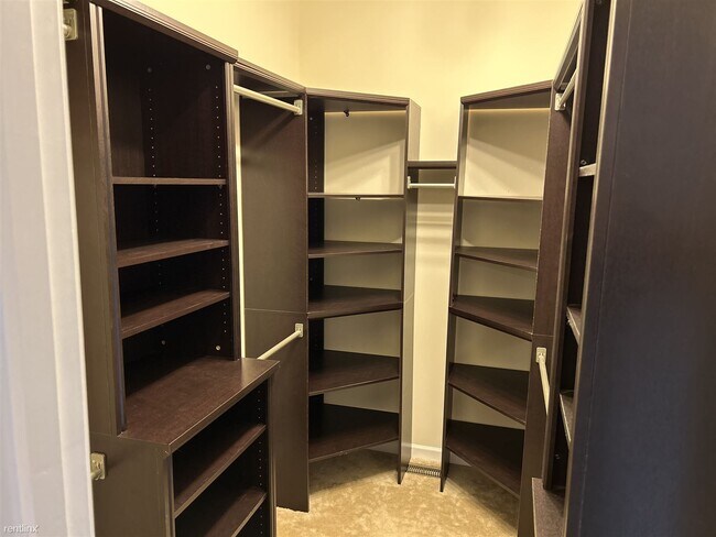 Building Photo - 4 br, 3.5 bath Townhome - 120 Robert Street