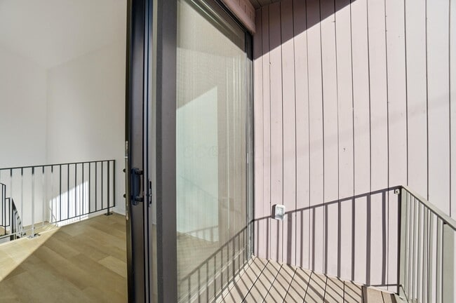 Building Photo - 33 N Blacksmith Ln