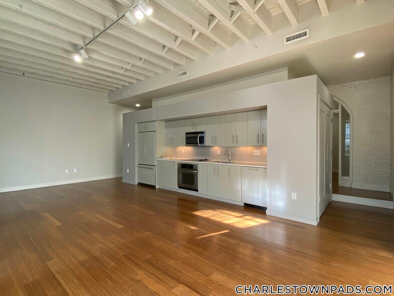 Building Photo - 33 3rd Ave