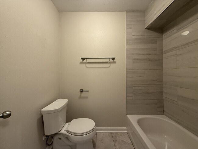 Building Photo - 1824 Thonig Rd