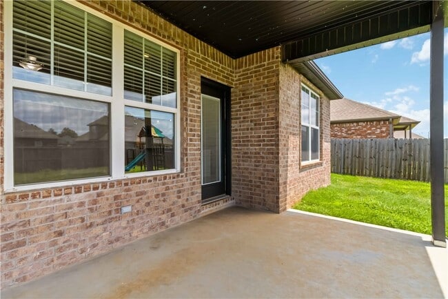 Building Photo - 931 E Skyline Lp