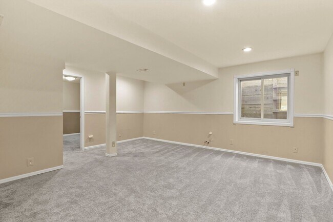 Building Photo - Stunning 5 Bedroom in School District 20