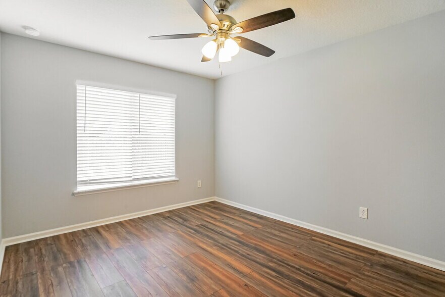 Building Photo - 192 Brookfall Dr