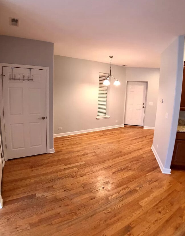 Building Photo - 2341 N Albany Ave