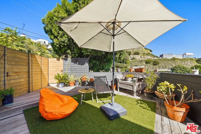 Building Photo - 8242 Hillside Ave