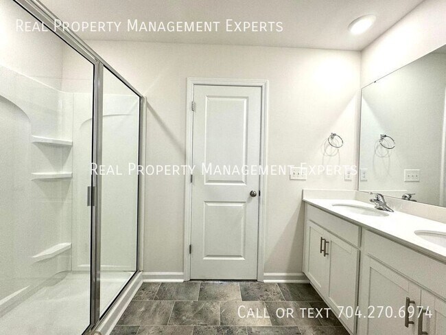 Building Photo - 4025 Lampasas Ln