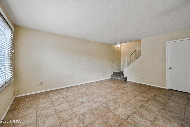 Building Photo - 5406 W Sheena Dr