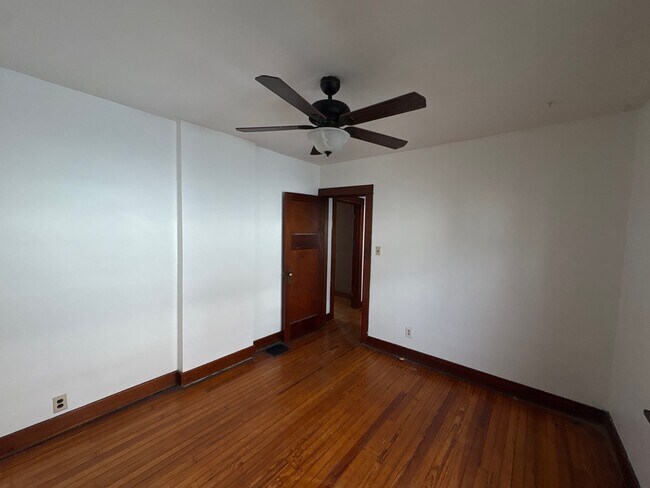 Building Photo - 2026 King Ave