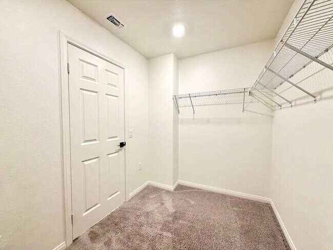 Building Photo - Move-In Ready 3 Bedroom 2.5 Bathroom Home with Loft, SOLAR & Modern Upgrades