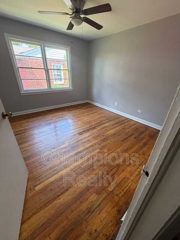 Building Photo - 3122 Baldwin St