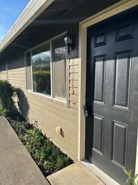 Building Photo - Located in a Desirable Area in Wilsonville 2 Bedroom Unit in a 4 Plex