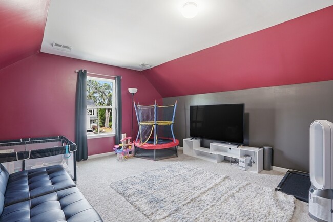 Building Photo - 17 Crown Ct