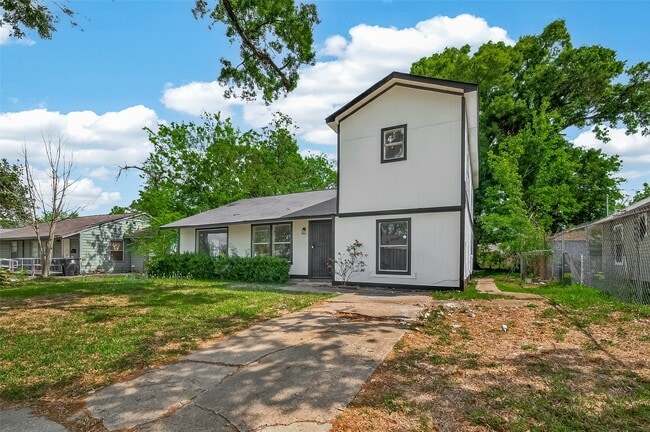 Building Photo - 5830 Southlea St