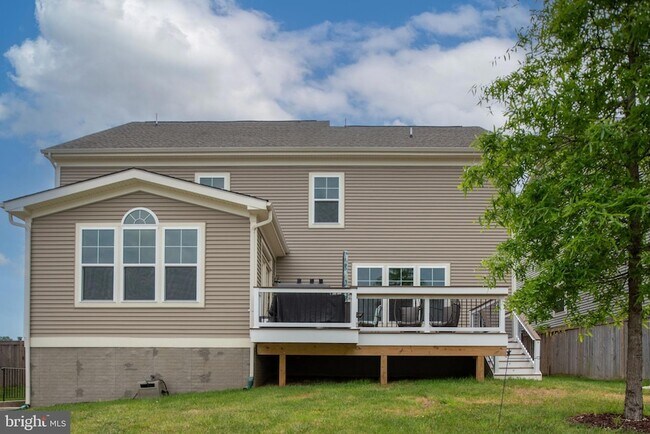 Building Photo - 547 Apricot St