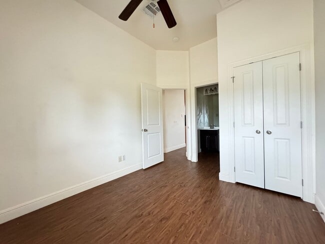 Building Photo - Pine Grove Apartments