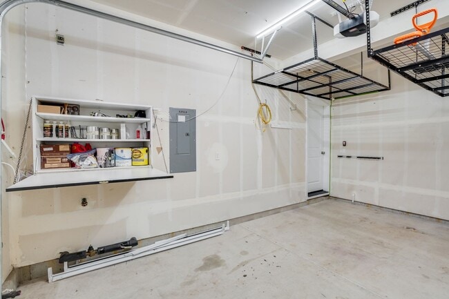 Building Photo - Beautiful 3 Bed, 2.5 Bath Rental Home in H...