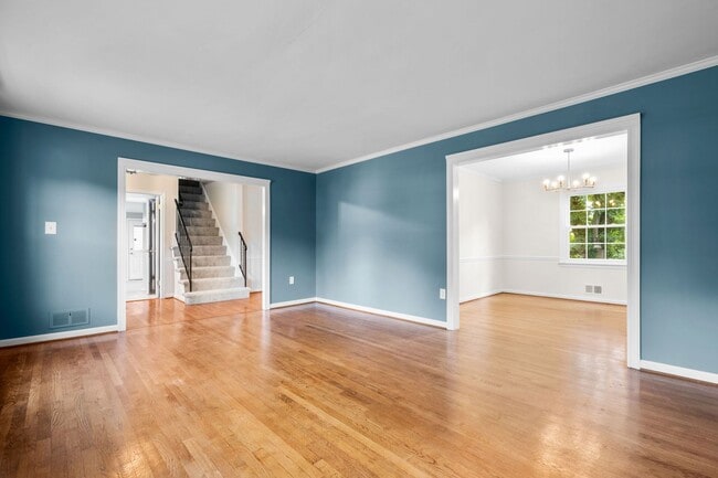 Building Photo - 5 Bed 3 Bath - Rockville Colonial - Update...