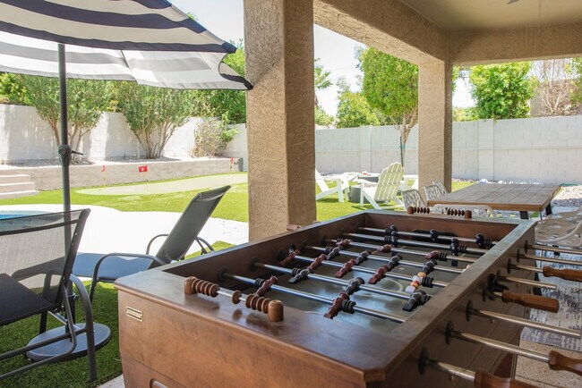 Building Photo - 5924 E Woodridge Dr