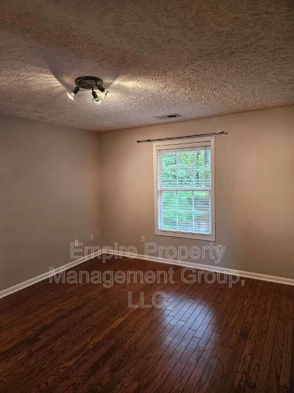 Building Photo - 202 Castlebury Dr