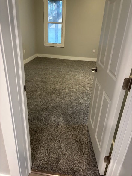 Building Photo - 523 W 17th St