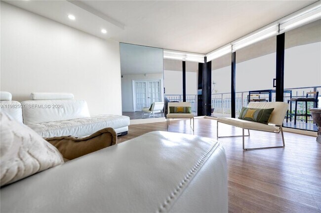 Building Photo - 2000 Towerside Terrace