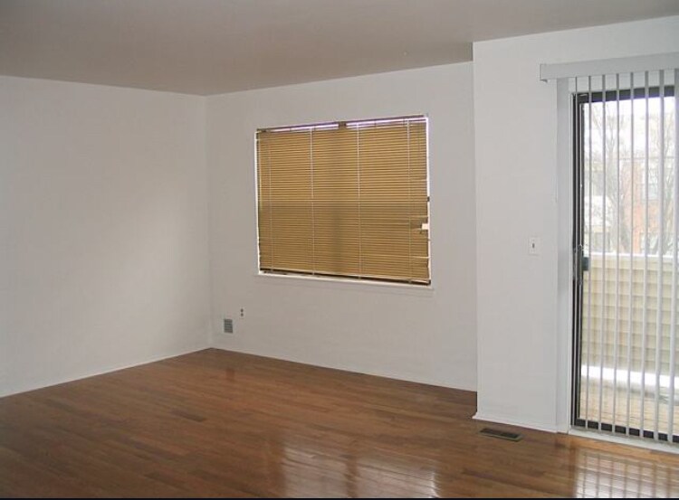Building Photo - 3405 Wellington Ct